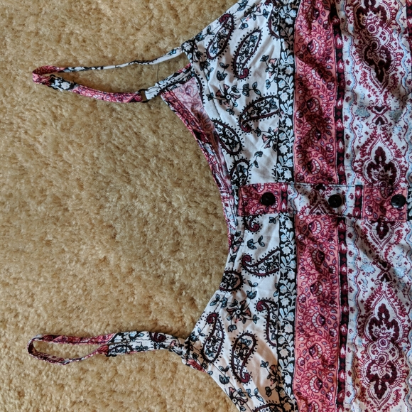 Charlotte Russe Crop Top & Matching Shorts - Picture 3 of 10